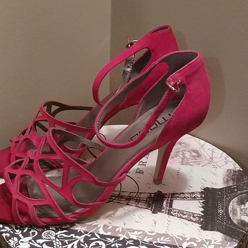 Heels - Picture 2 of 5